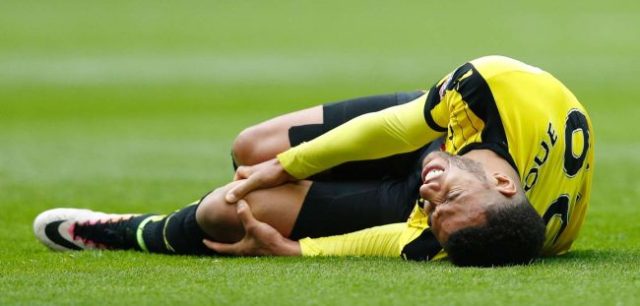 injured soccer athlete clutching his knee