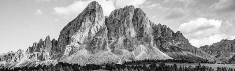 black and white picture of mountains