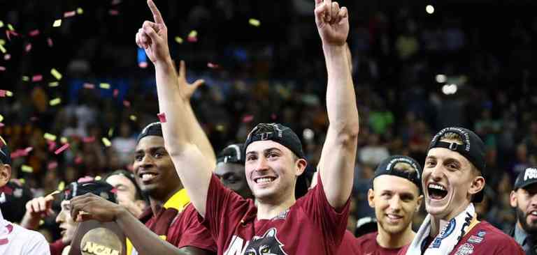 basketball players celebrating