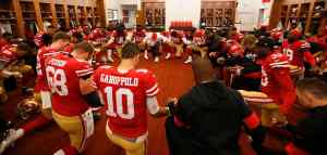 NFL team praying