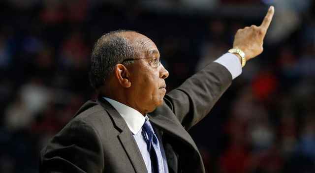 coach Tubby Smith