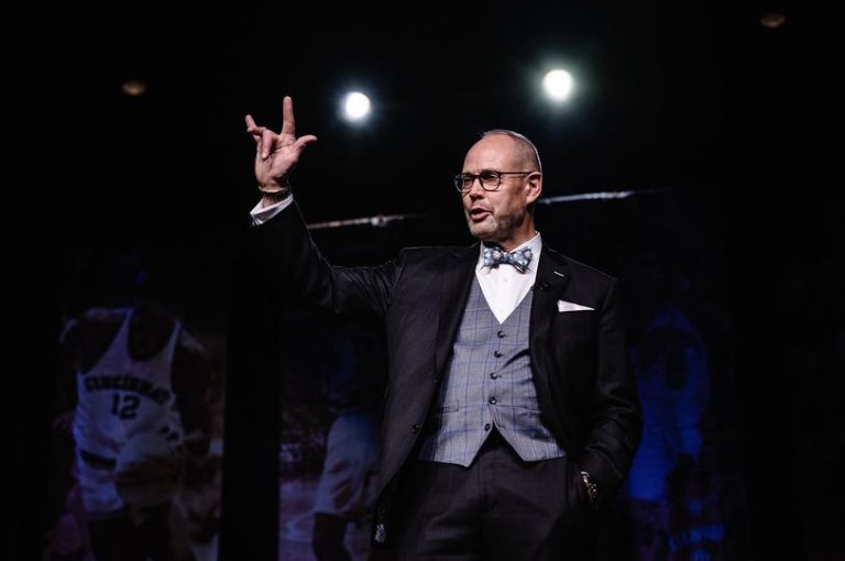 Ernie Johnson making 'love you too' sign with his fingers