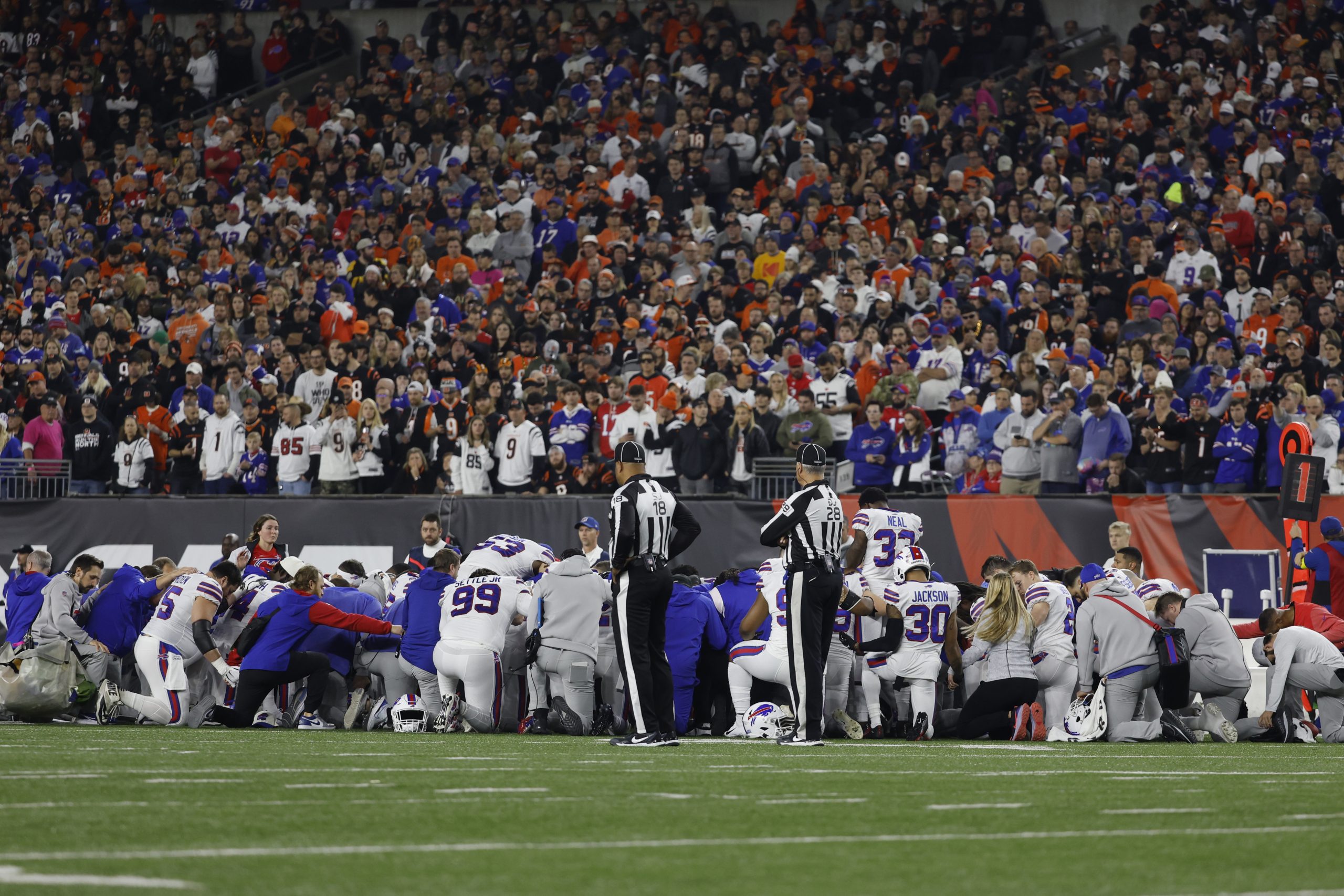 Prayers for Damar Hamlin Show Bond Between Football and Faith - The New  York Times